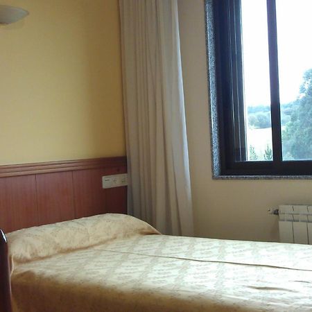 Hostal Restaurante O'Cadaval Frades Phòng bức ảnh