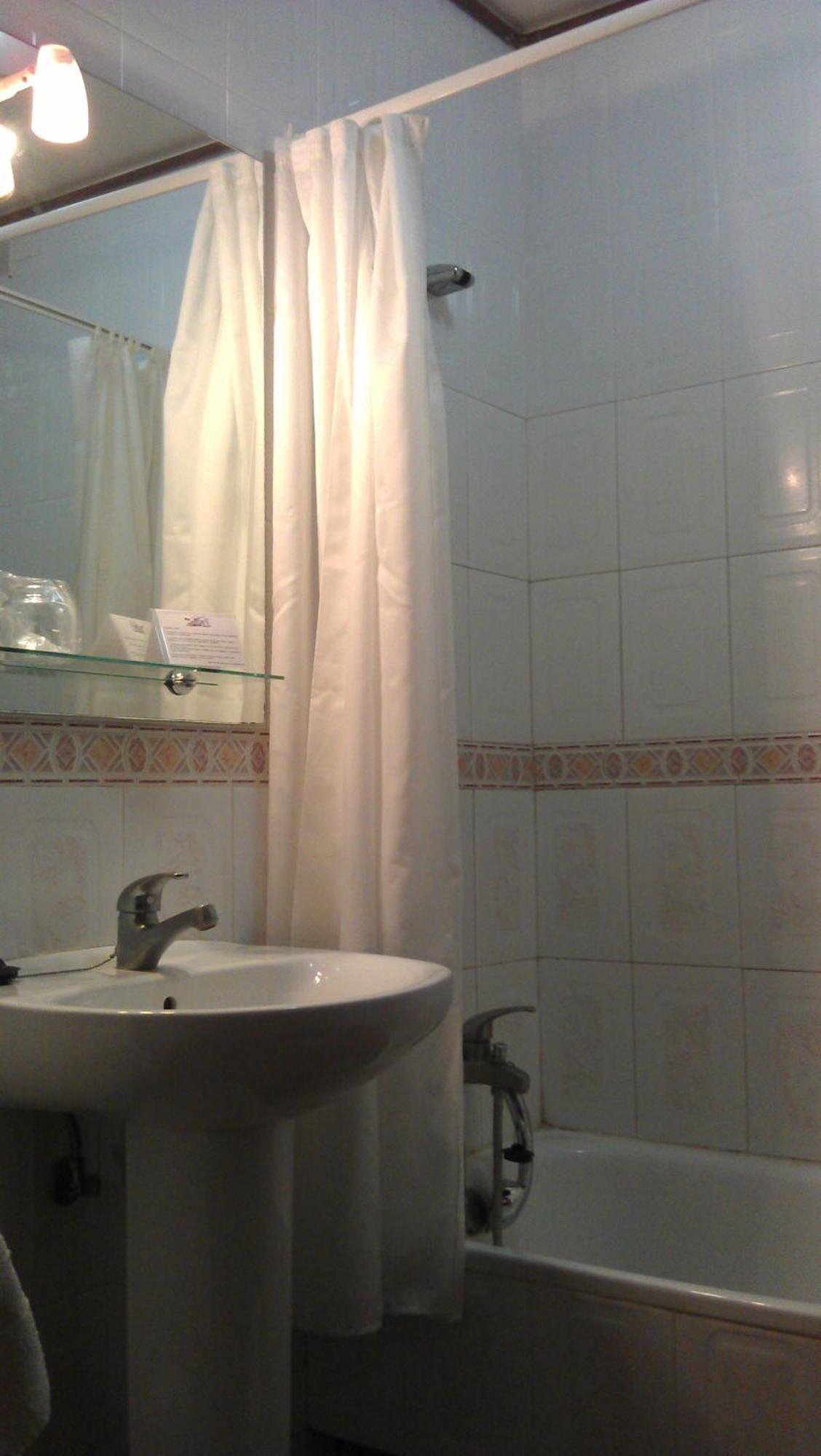 Hostal Restaurante O'Cadaval Frades Phòng bức ảnh