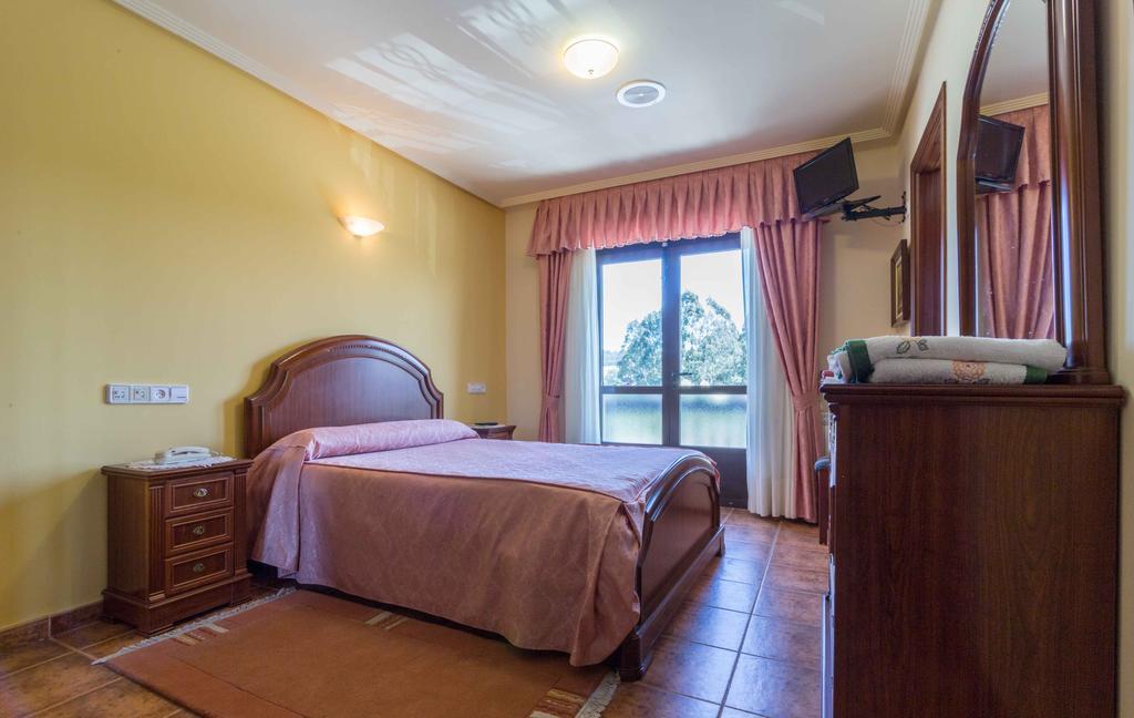 Hostal Restaurante O'Cadaval Frades Ngoại thất bức ảnh
