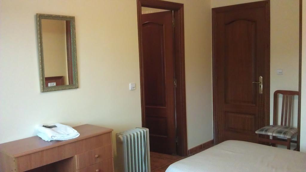 Hostal Restaurante O'Cadaval Frades Phòng bức ảnh